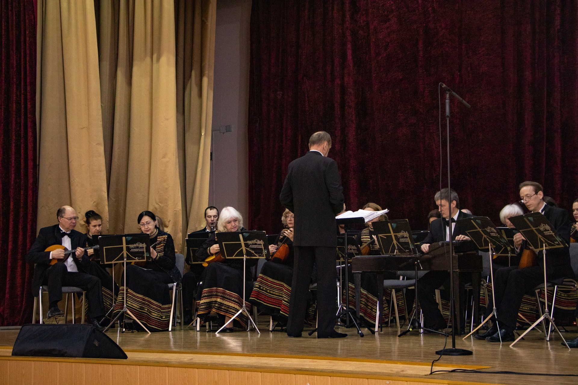 Концерт 23 февраля 2024 москва посвященный года. Концерт. Оркестр. Российский оркестр. Выступление на концерте.