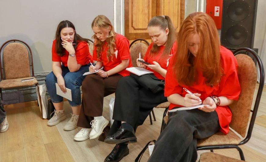 25_nastya_i_volontery_2.jpg